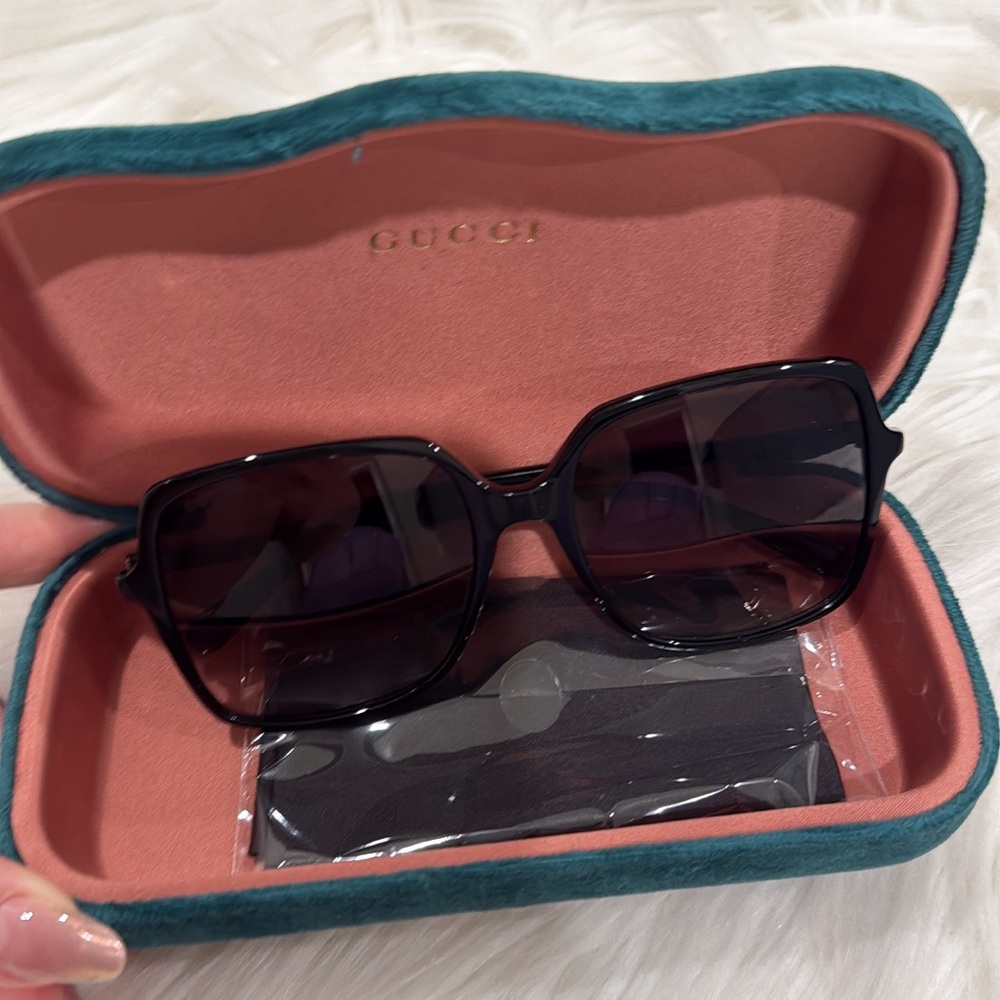 Gucci woman sunglasses